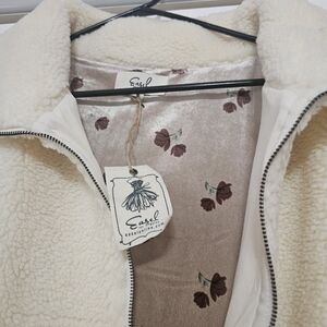 Teddy Jacket Cream Color Easel